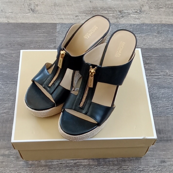 Michael Kors Women's Sandals- NEW - Picture 1 of 5